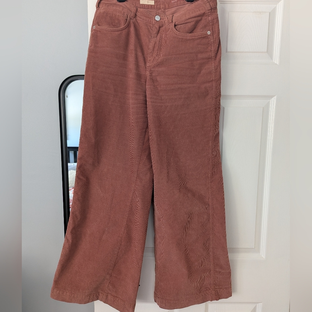 Wide-Leg Corduroy Pants in Rust